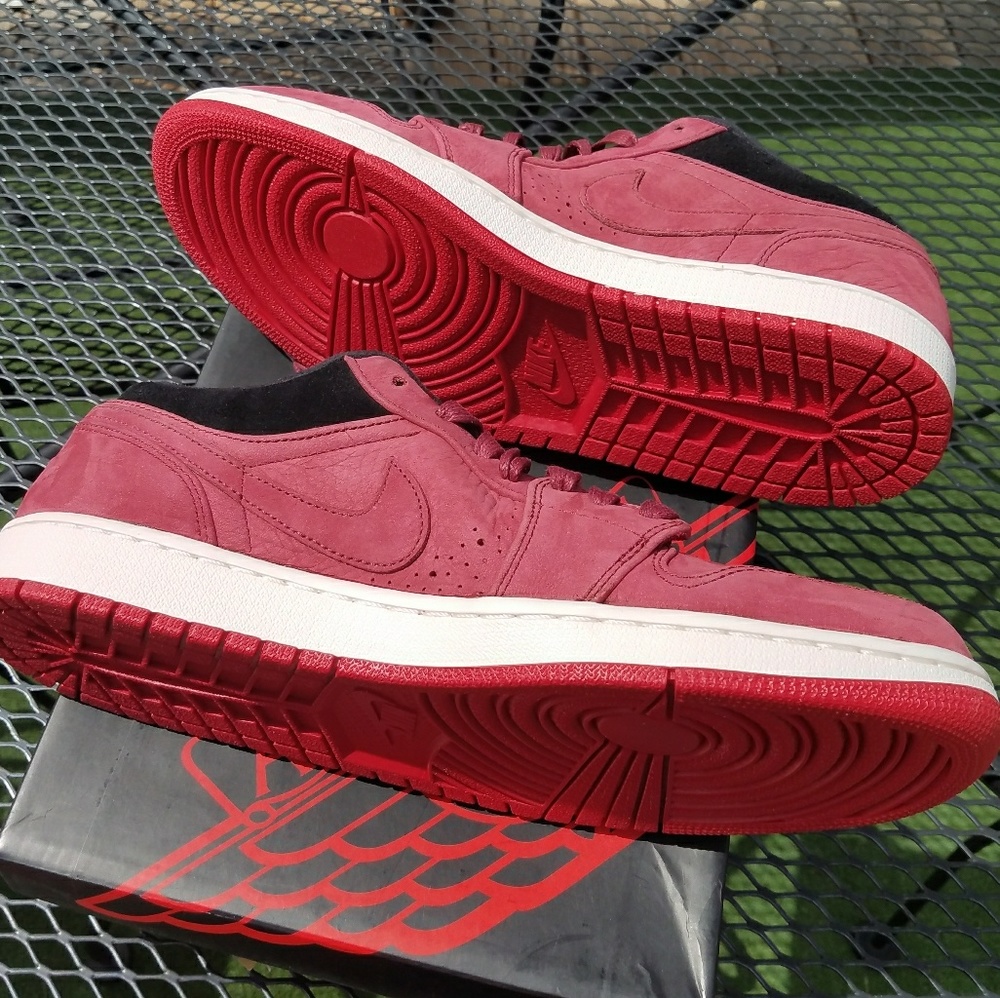 Size 10.5  Air Jordan 1 Retro Low Nouv
